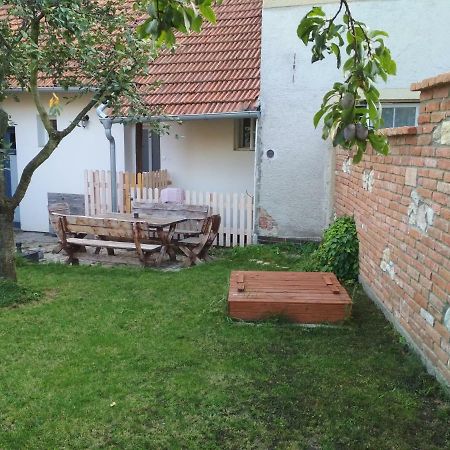 Ubytovaní U lomu Mikulov Exteriér fotografie
