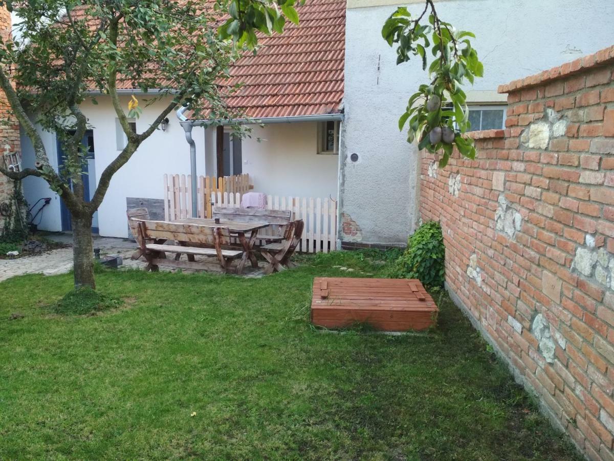 Ubytovaní U lomu Mikulov Exteriér fotografie